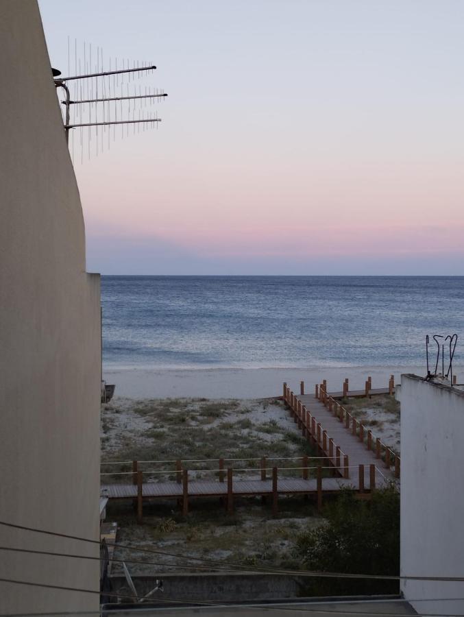 Corona'S Apartment- Fronte Spiaggia La Caletta Exterior foto